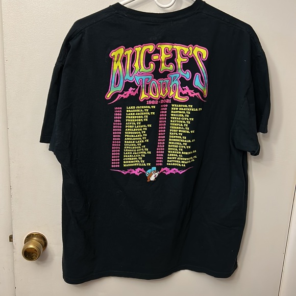 Buc-ees Adult T-shirts Size L/XL Lot of 2 - Picture 5 of 11